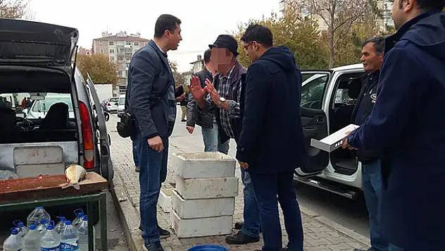 Konya'da denetim görevlilerine bıçak çeken balık satıcısı gözaltına alındı