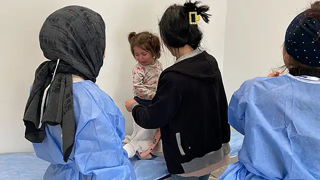 Konya'da depremzede çocuklara aşı uygulaması devam ediyor