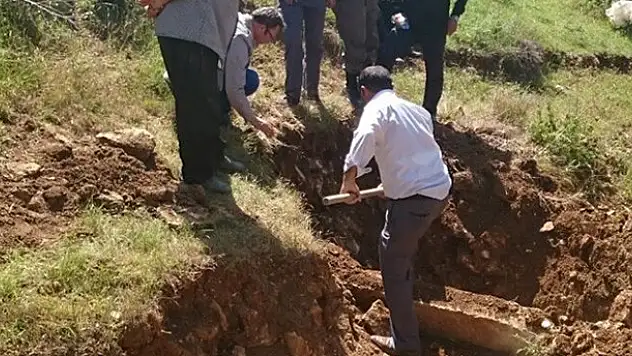 Konya'da dere yatağında haç işaretli mezar taşı bulundu