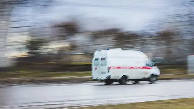 Konya'da devrilen hafif ticari araçtaki 6 kişi yaralandı
