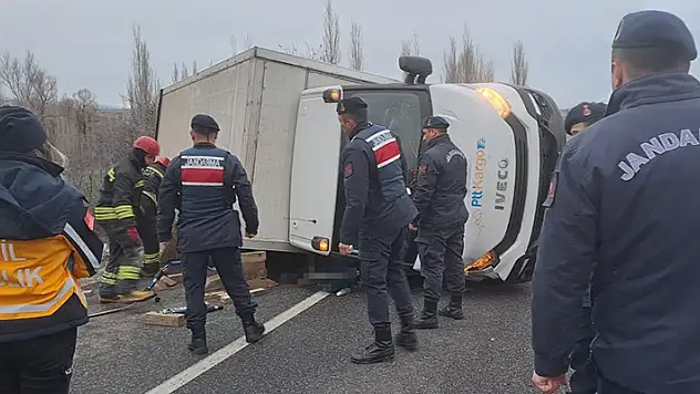 Konya'da devrilen kamyonetin sürücüsü hayatını kaybetti
