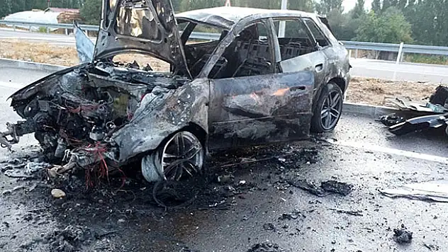 Konya'da devrilen otomobil alev aldı: 1 yaralı
