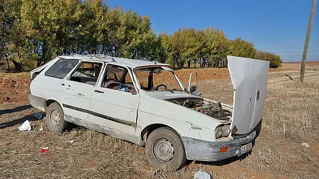 Konya'da devrilen otomobildeki 5 kişi yaralandı
