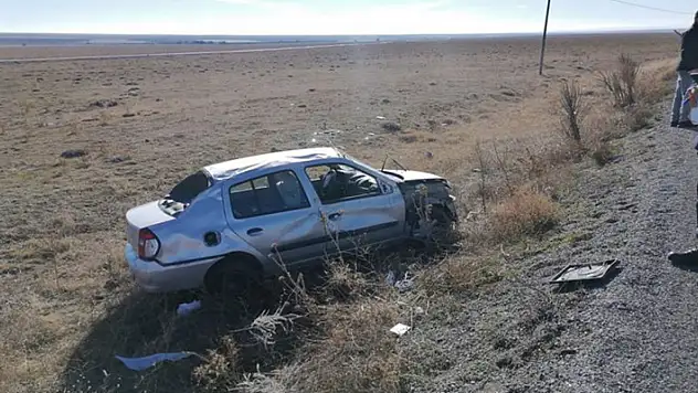 Konya'da devrilen otomobilin sürücüsü yaralandı
