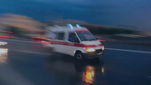 Konya'da devrilen tıbbi malzeme kamyonunun şoförü öldü
