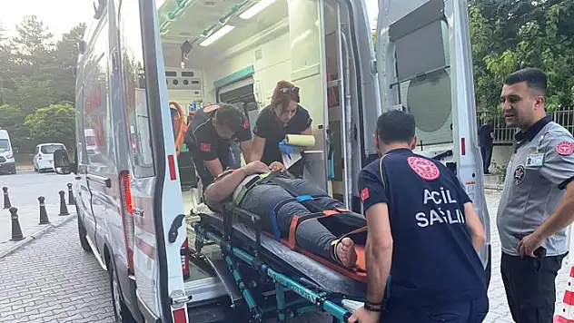 Konya'da devrilen tırın sürücüsü yaralandı
