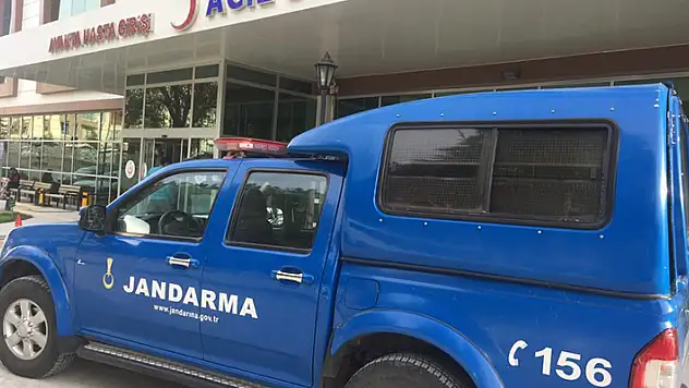 Konya'da devrilen tırın sürücüsü yaralandı
