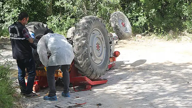 Konya'da devrilen traktörün altında kalan sürücü öldü