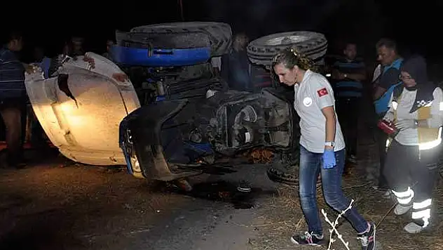 Konya'da devrilen traktörün altında kalan sürücü hayatını kaybetti