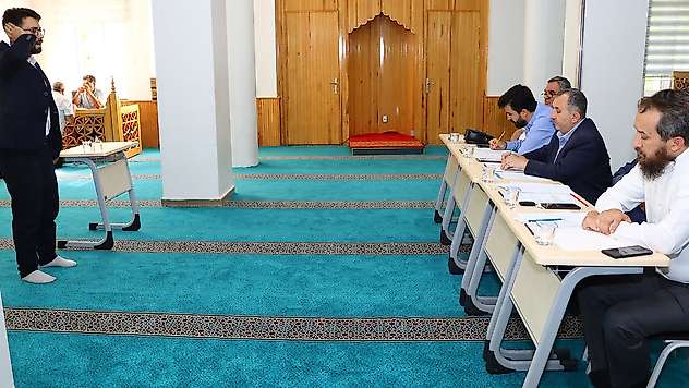 Konya'da din görevlileri ezanı güzel okumak için yarıştı