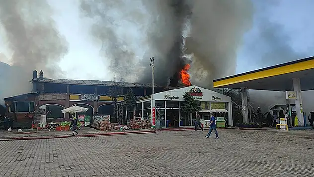 Konya'da dinlenme tesisinde çıkan yangında 10 kişi dumandan etkilendi