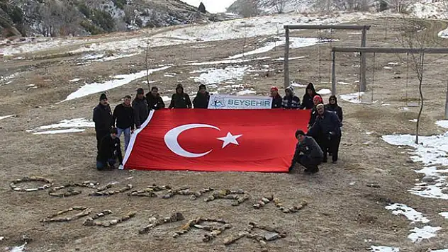 Konya'da, doğa tutkunları şehit polis Oğuzhan Duyar için dağa tırmandı
