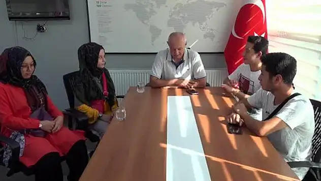 Konya'da doğan Mersinli dördüzlerin 19 yıllık doktor vefası: Her yıl ziyaret ediyorlar

