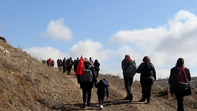 Konya'da doğaseverler şehitler için yürüdü