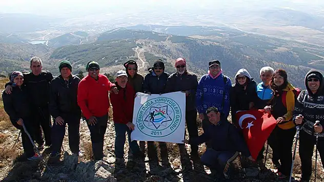 Konya'da doğaseverlerden öğretmenler günü yürüyüşü