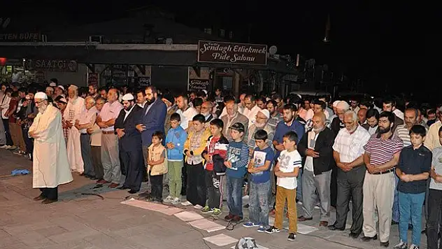 Konya'da Doğu Türkistan'da Müslümanlara yönelik saldırılara protesto