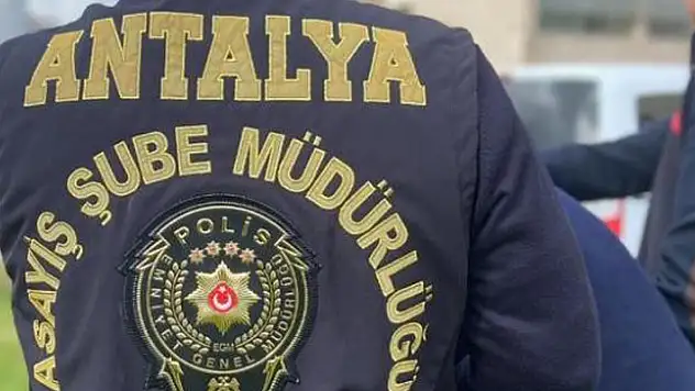Konya'da dolandırıcılıktan 145 yıl 10 ay hapis cezasıyla aranan kişi, Antalya'da dağ evinde yakalandı
