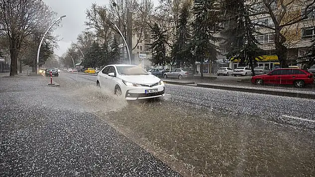 Konya'da dolu ve sağanak etkili oldu