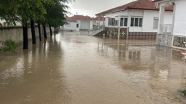 Konya'da dolu ve sağanak hayatı olumsuz etkiledi