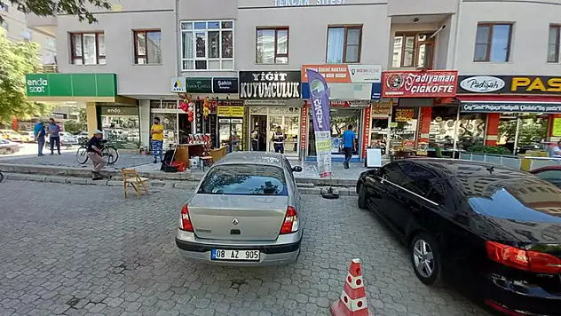 Konya'da döviz bozdurma bahanesiyle kuyumcudan 100 bin lira çalındı
