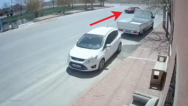 Konya'da drift yapan trafik magandası, 2 araca çarptı: 25 bin liralık hasara neden oldu