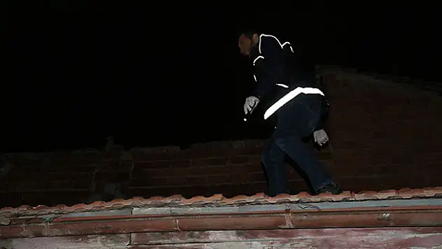 Konya'da drone destekli uyuşturucu operasyonu! Balkondan atlayıp kaçmaya çalıştı