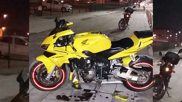 Konya'da dubalara çarpan motosikletli hayatını kaybetti