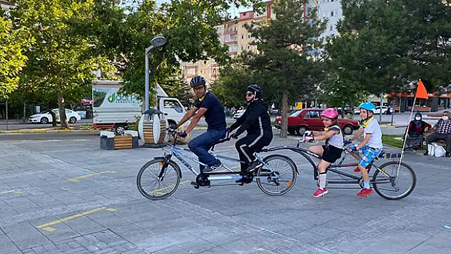 Konya'da düğün töreninde gelin ve damada arkadaşlarından bisikletli sürpriz