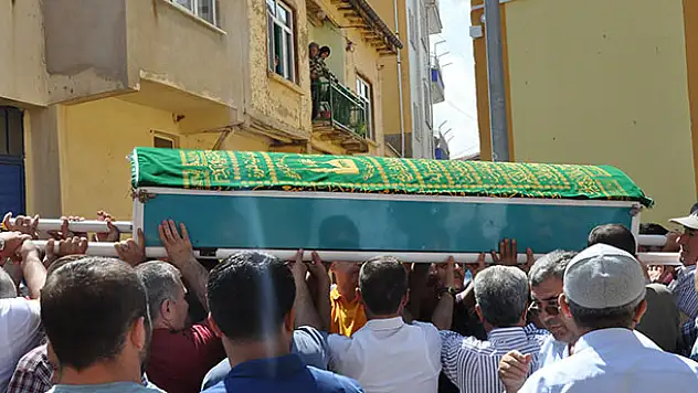 Konya'da düğünde ateş ederken başından vurulan doktor defnedildi