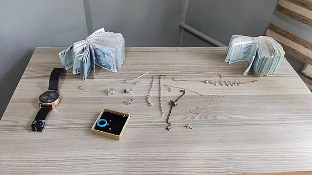 Konya'da düğüne giden akrabalarının evinden 510 bin TL değerinde altın ve döviz çalan şüpheliler yakalandı