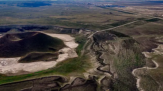 Konya'da 'Dünyanın nazar boncuğu' olarak bilinen göle turistlerin ilgisi devam ediyor 