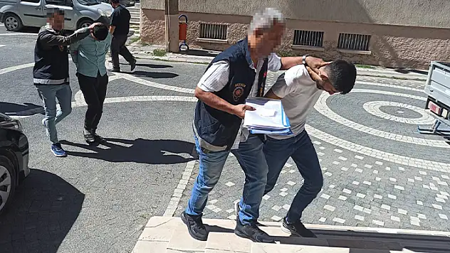 Konya'da dur ihtarına uymayan araçta uyuşturucu yakalandı
