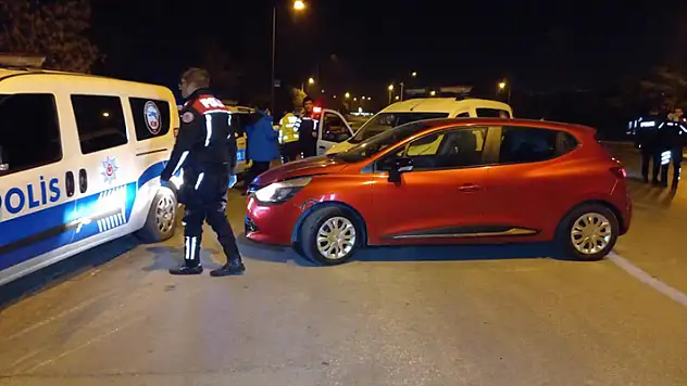 Konya'da 'Dur' ihtarına uymayan sürücü, polis aracına çarparak durabildi
