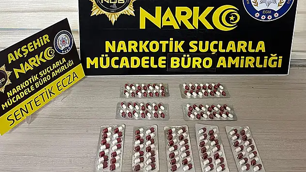 Konya'da dur ihtarına uymayarak kaçan araçta uyuşturucu hap ele geçirildi
