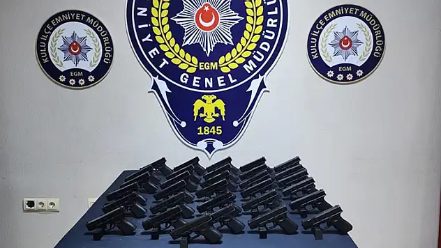 Konya'da durdurulan araçta 31 tabancayla yakalanan şüpheliler tutuklandı
