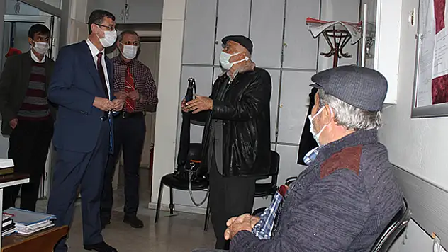 Konya'da duyarlı vatandaş yolda bulduğu parayı sahibine teslim etti
