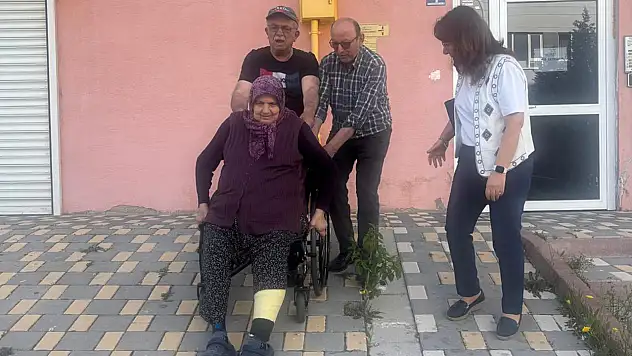 Konya'da duygulandıran kare: Akülü araçla yeniden hayata bağlandı