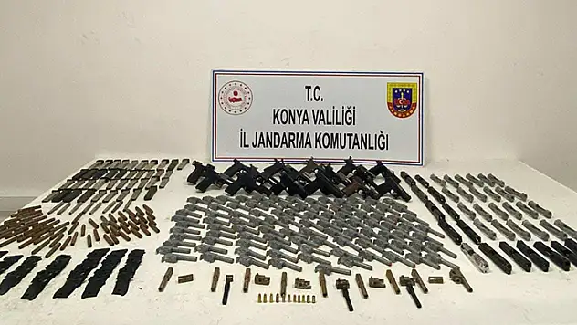 Konya'da düzenlenen operasyonda 5 tabanca ele geçirildi
