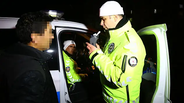 Konya'da ehliyetine el konulunca 'Ben umreye gittim, ne alkolü' diyen sürücü ehliyetini geri aldı