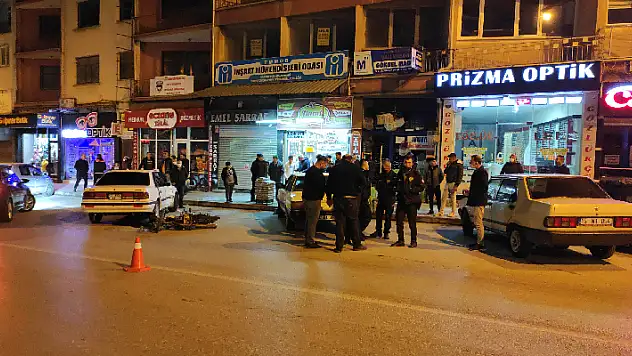 Konya'da ehliyetsiz motosiklet sürücüsü park halindeki otomobile çarptı
