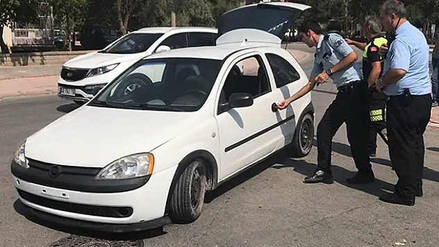 Konya'da ehliyetsiz sürücü kaza yapıp aracı bırakarak kaçtı