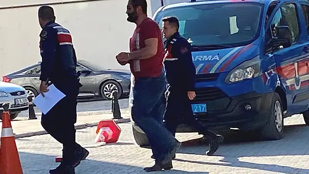 Konya'da ehliyetsiz sürücü rögar kapağı çalarken yakalandı
