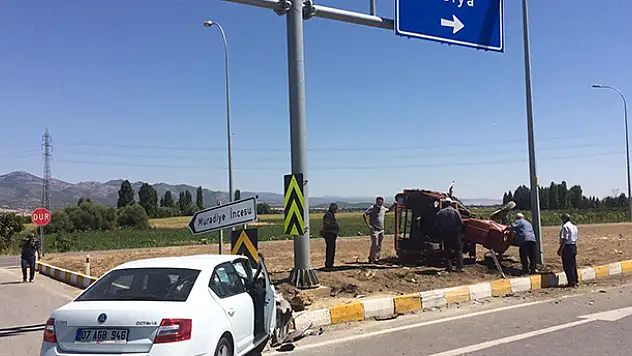 Konya'da ehliyetsiz sürücünün kullandığı traktör ile otomobil çarpıştı: 4 yaralı