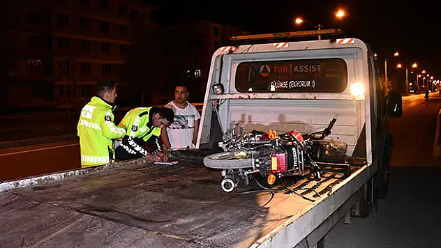 Konya'da ehliyetsiz ve plakasız motosiklet sürücüsü polisten kaçamadı
