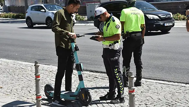 Konya'da elektrikli scooter sürücüleri denetlendi
