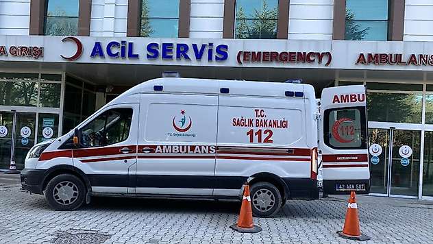 Konya'da elektrikli testereye elini kaptıran işçinin parmağı koptu
