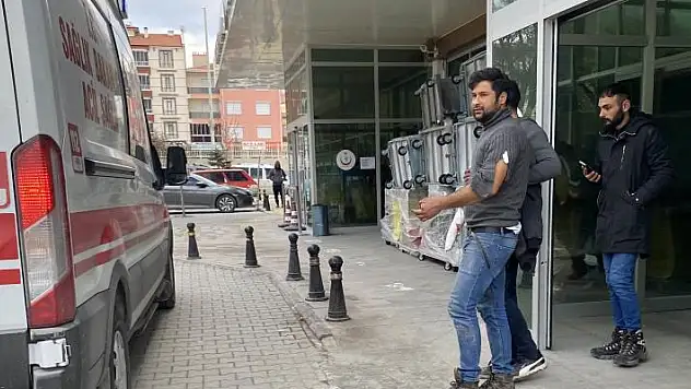 Konya'da elini odun kesme makinesine kaptıran genç hastanelik oldu
