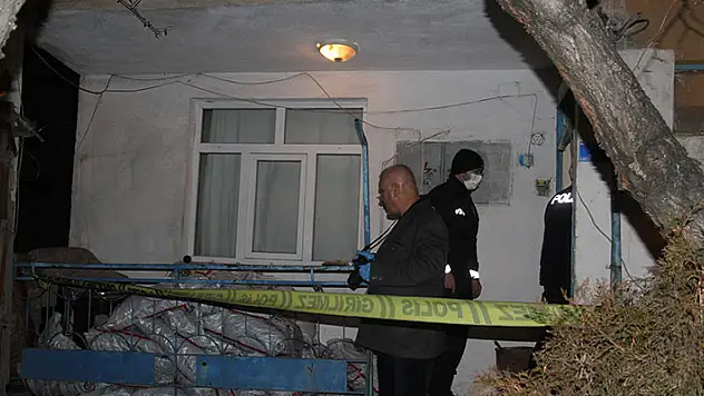 Konya'da emekli polis memuru evinde ölü bulundu