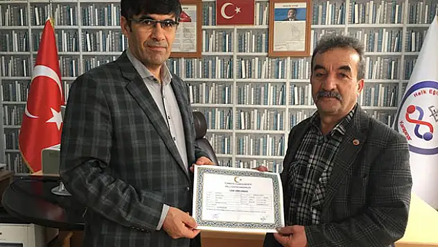 Konya'da emekli vatandaş 62 yaşında lise diploması aldı