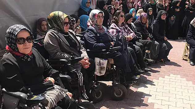 Konya'da engelli hafızlar kutsal topraklara uğurlandı